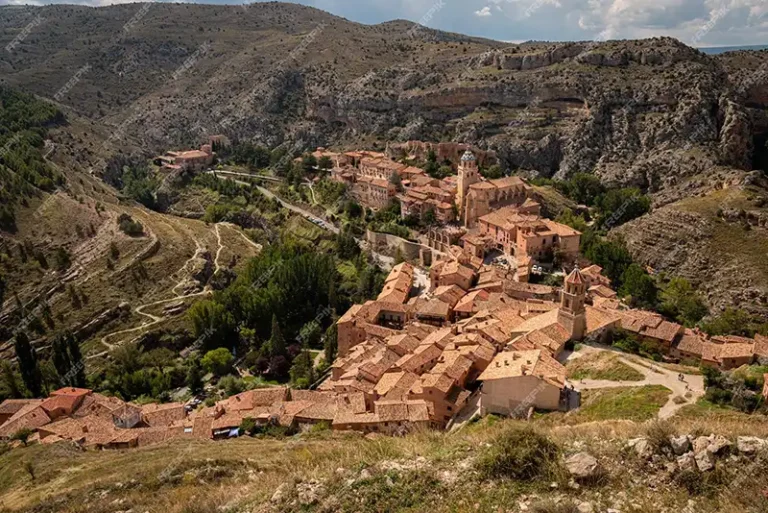 pueblo-albarracin-escondido-montanas